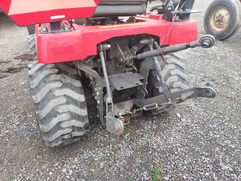 Tractors  GC2400L Photo